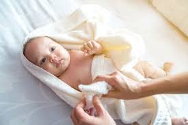 เช็ดตัวทารก